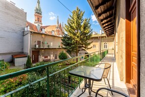 Outdoor dining - Rynek Podgórski Signature Apartment (Kraków)