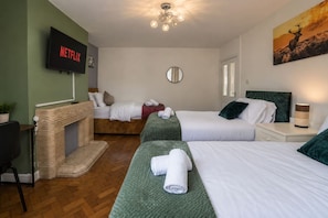 Room - Spacious 4BR Sleeps 10 Free Parking (Cardiff)
