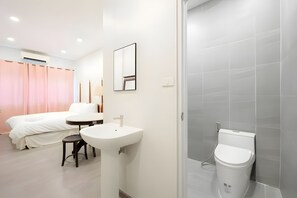 Bathroom - H room Yaowarat (Sampunthawong)