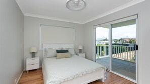 Room - Mollymere Coastal Retreat in Mollymook Beach (Mollymook Beach)