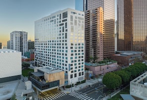 A high-rise building with a modern architectural design, featuring a grid of windows and a flat roof. - Landing | Incredible 1BD, Gym, Rooftop Lounge (Los Angeles)
