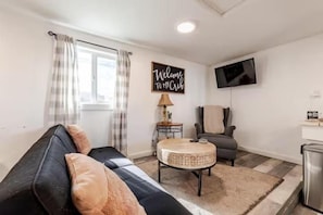 Living area - Aspen Suite (Flagstaff)