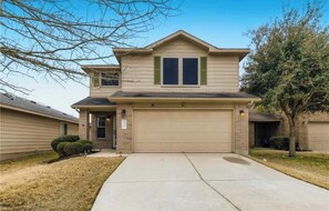 Exterior - Large 3-bedroom house w/ AC pool table in gorgeous Manchaca/South Austin area (Manchaca)