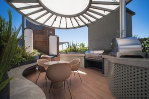 Outdoor dining - Vrbo Property (Quito)