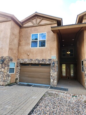 Exterior - Black Diamond Lakeview Retreat, Ski In/Out + Hot Tub (Brian Head)