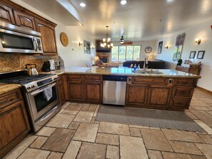 Private kitchen - Black Diamond Lakeview Retreat, Ski In/Out + Hot Tub (Brian Head)