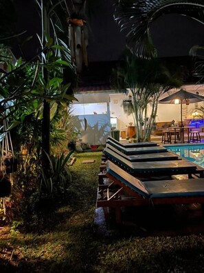 Khu ẩm thực ngoài trời