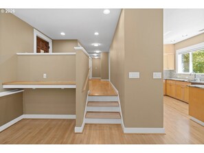 Interior - Charming 3-bedroom house in serene Lake Oswego with AC (Lake Oswego)