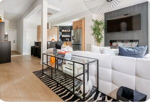 Room - Founder Row an Urban Oasis near Obama Center & steps to the Univ of Chicago (Chicago)
