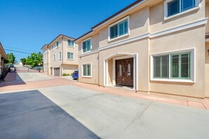 A residential building with a front entrance, multiple windows, and a driveway. - 19ppl 6b4b Perfect for Big Group Garage Parking (Monterey Park)