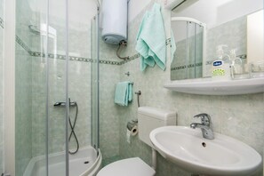 Bathroom - Apartments &amp; Rooms Jokovic-standard Double Room With Terrace and Partial Sea View (Zupa dubrovacka)