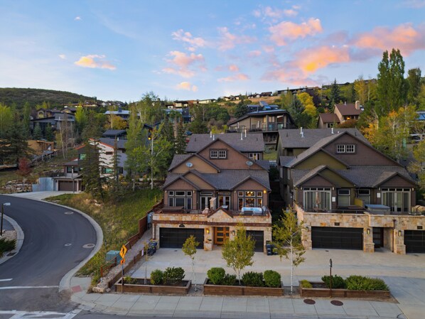 Welcome to Deer Valley Dr, a grand mountain retreat framed by beautiful Park City views. - Hot Tub + Cedar Sauna + Game Room | Walk to Main St | Alpine Ridge Lodge (Park City)