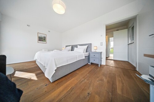 25 Min to Munich Luxury 370 m² 4,000 sqft Villa Aircon + Heat Pump
