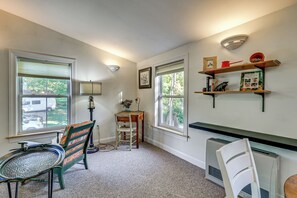 A room with a dining table, chairs, a radiator, and a shelf with books and decorative items. - Walk to Downtown Shops, Dining! Recreational Trail (Saint Albans City)