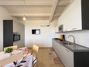 A modern kitchen with a built-in microwave, stove, and sink. - Vacation Home in Mazzarino with 1 bedrooms sleeps 2 (Mazzarino)