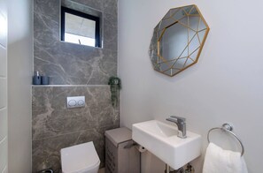 Bathroom - Amywealth Luxury Apartment (Johannesburg)