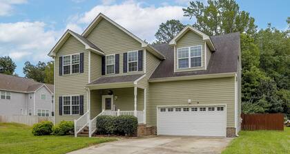 Hike, Beach & Explore! Family Home in Chesapeake