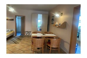 Untagged - with bay window - close to the Zingst harbor (Zingst)
