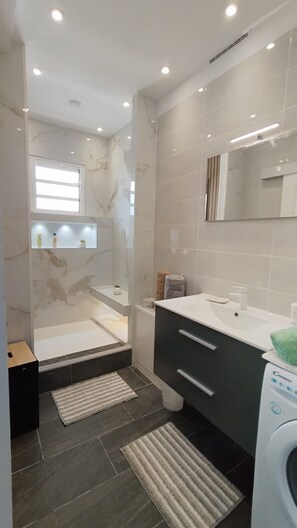 Bathroom - Vrbo Property (Le Port)