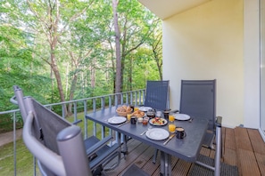 Outdoor dining - Vrbo Property (Zempin)