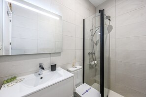 Antillón (27) - Modern Apartment in Madrid Near the Royal Palace (Madrid)