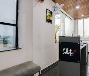Lobby - Collection O De Alphabet Hotel (Hyderabad)
