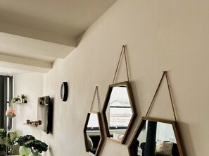 A room with a large mirror, a clock, and a potted plant. - Mathew Street - City 1 BDR apt sleeps 6 (Merseyside)