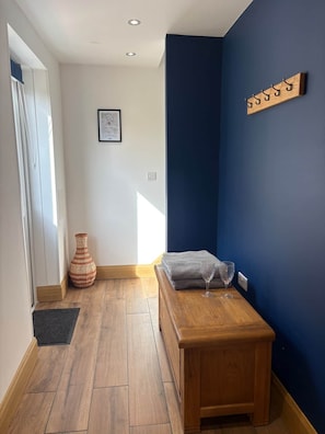 A room with a wooden bench, a vase, and a framed map on the wall. - Myrtle Cottage-Hot tub. Sky TV. Relaxing. Romantic. Couples (Carlisle)