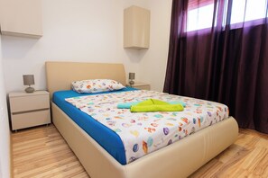 A bedroom with a bed, nightstands, a wall-mounted shelf, and a window with curtains. - Penthouse apartment for 4+2 people. Private hot tub on your own terrace. (Podglavica)