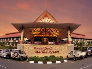 A hotel entrance with a large sign reading 'Kudat Golf & Marina Resort.' - Kudat Golf and Marina Resort (Kudat)