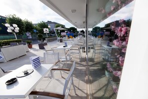 Outdoor dining - Hotel Albatros (Rimini)