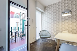 Dining - Vrbo Property (Milano)
