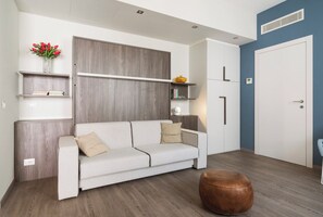 Living area - Vrbo Property (Milano)