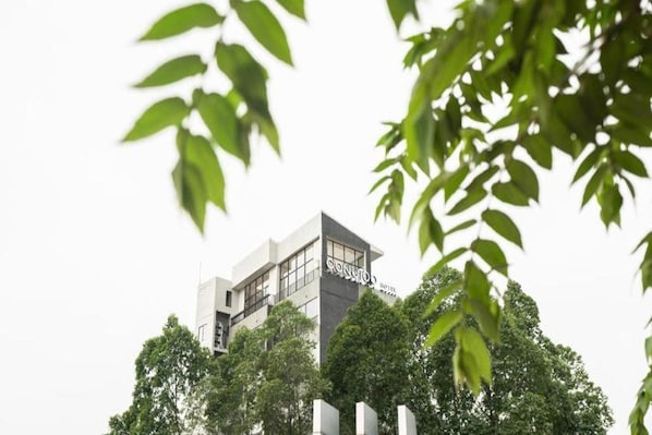 Exterior - Conjioo Hotel Jakarta Managed by MHM (Tangerang)