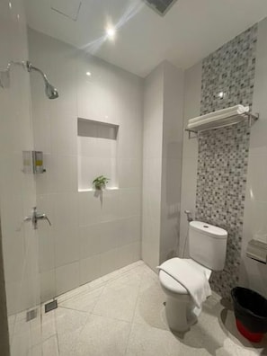 Bathroom - Kamari Hotel Ambon (Ambon)