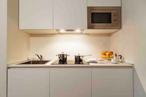 Private kitchen - Vrbo Property (Milano)