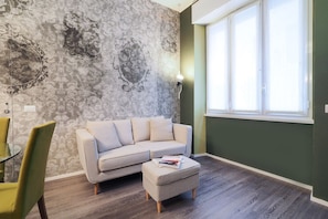 Living area - Vrbo Property (Milano)
