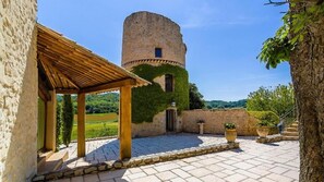 Exterior - La Tour d'Enguerne (Montmeyan)