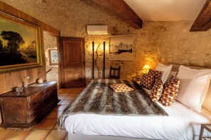 Room - La Tour d'Enguerne (Montmeyan)
