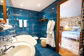 Bathroom - La Tour d'Enguerne (Montmeyan)