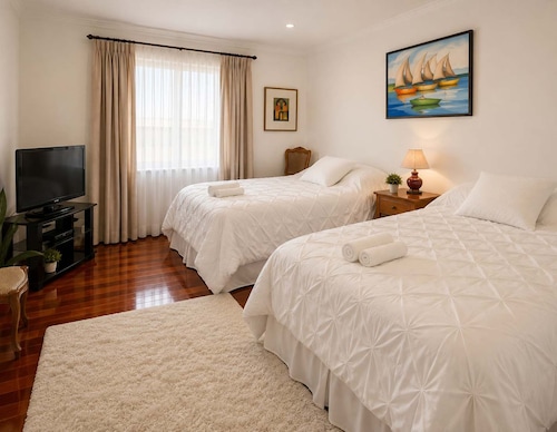 3BR Sky Oasis Penthouse With City Views Parking Country Club Zone