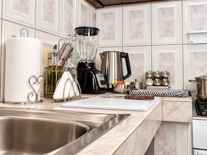 A kitchen with a stainless steel sink, a blender, a coffee maker, and a cutting board. - Calacoto Apt Kitchenette Zona Sur Sleeps 2 (La Paz)