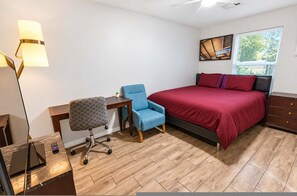 Room - Spacious 4BR I Private Backyard Sleeps 8 I Near NRG Med Center DT (Houston)