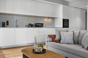 Private kitchen - Panoramic 2-bed Apartment Near South Melbourne (Melbourne)
