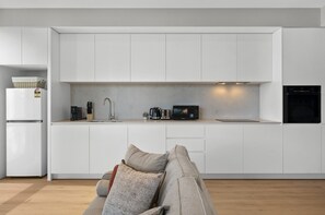Private kitchen - Panoramic 2-bed Apartment Near South Melbourne (Melbourne)