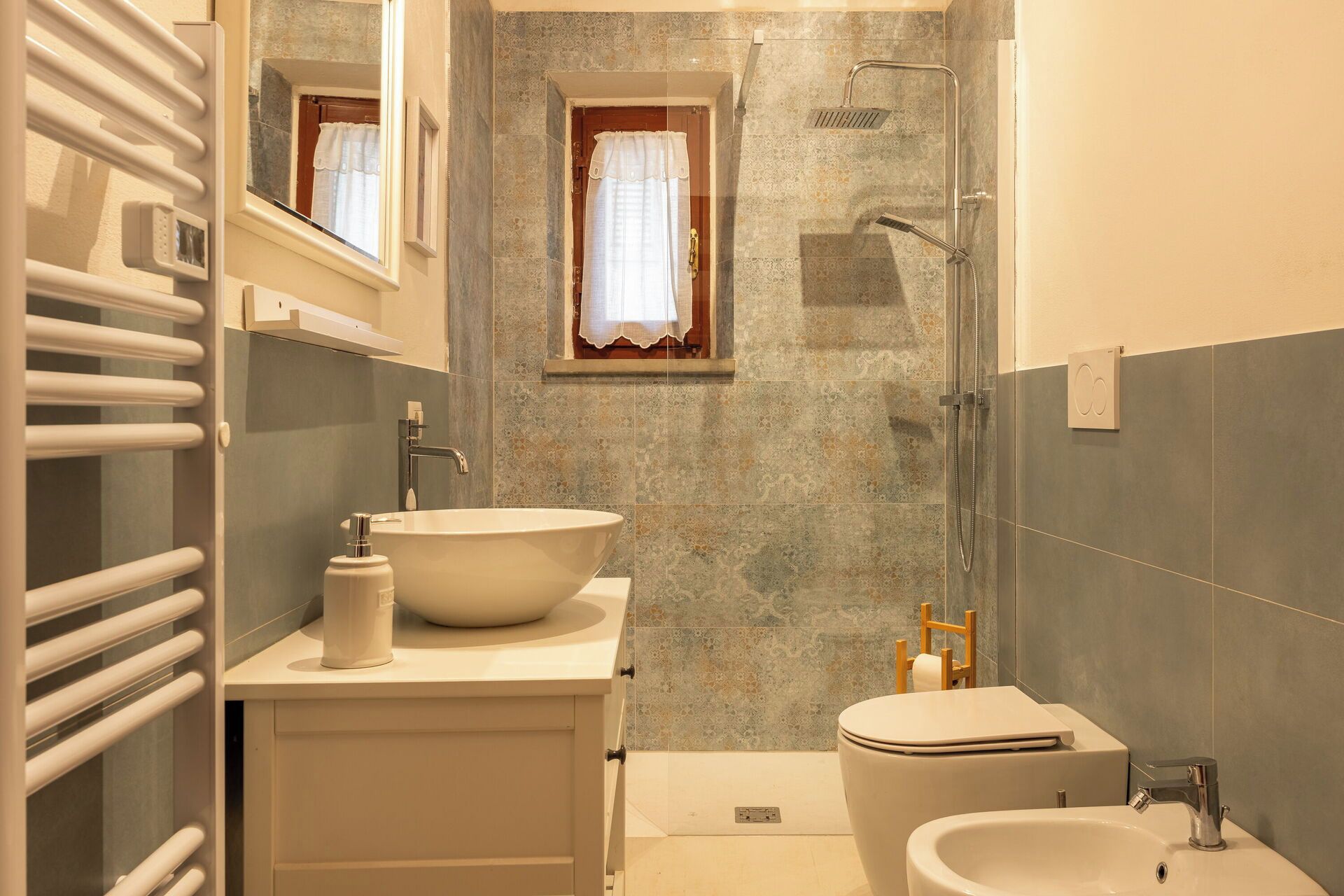 Autumn, Bathroom, Spring, Summer