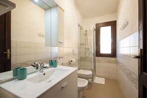 Bathroom - Cactus Apartments. 200 meters from the beach. Ocean view. (Solanas)