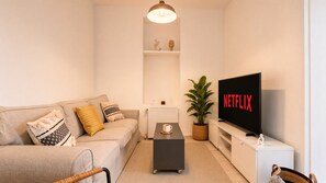 Living area - 3-Storey Private Townhouse with Sauna,Bar,Terrace, 3BR,3BA (Beyoğlu)