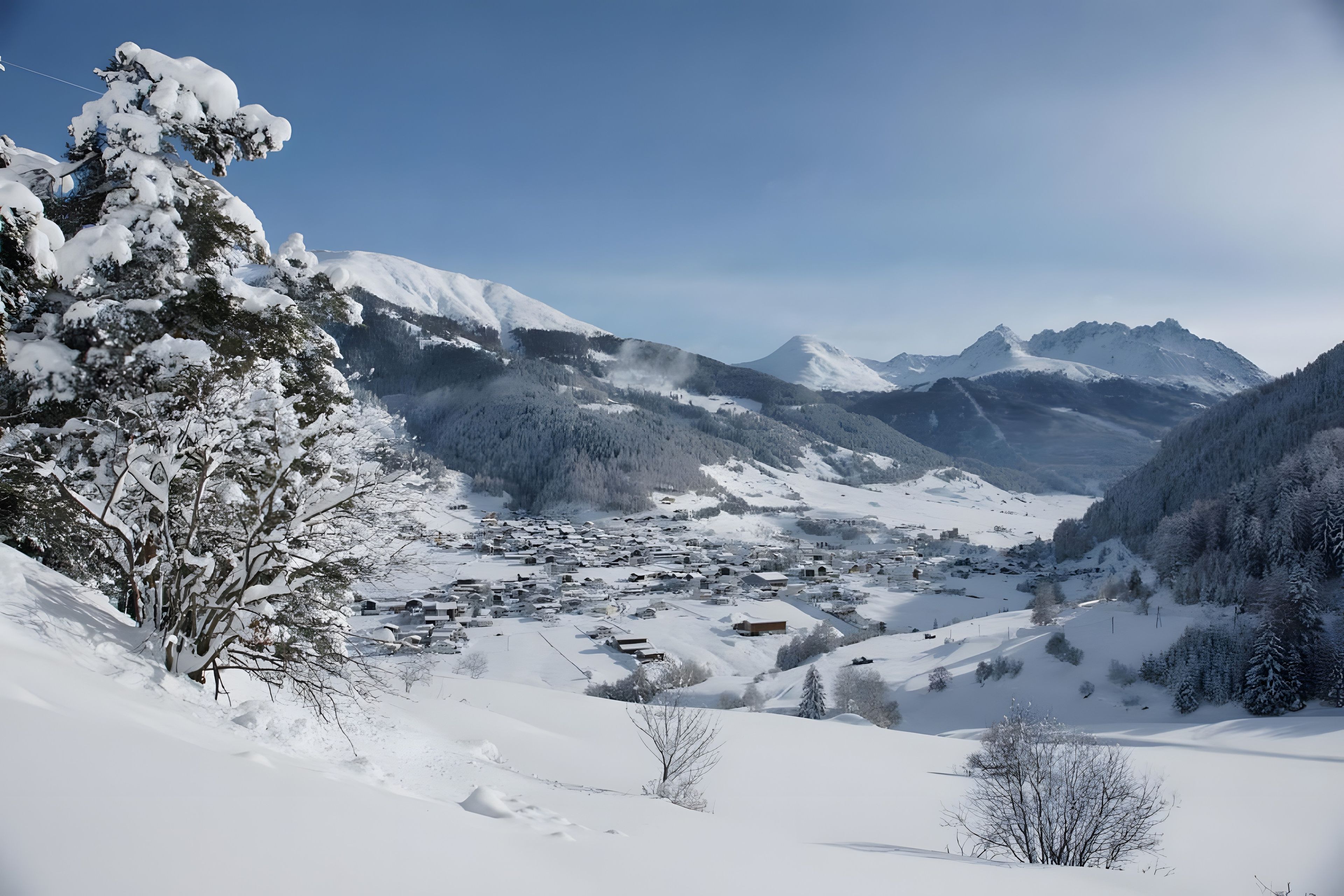 Paisagem montanhosa coberta de neve com uma aldeia aninhada no vale.