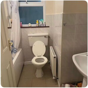Bathroom - cottage in the hills, peaceful surround access to the popular wild Atlantic way. (DL)